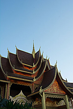 Real bán được nhiều cầu thủ trưởng thành từ đội trẻ của mình    Học viện La Fabrica không chỉ là nơi sản sinh ra cầu thủ, mà là một mô hình toàn diện kết hợp đào tạo, thi đấu đỉnh cao và chiến lược tài chính lâu dài. Với triết lý phát triển chú trọng giá trị cốt lõi, Real Madrid đã khẳng định vị thế hàng đầu châu Âu trong đào tạo trẻ, khi vừa đóng góp số lượng cầu thủ nhiều nhất cho 5 giải VĐQG lớn, vừa tạo ra lợi nhuận đáng nể từ việc chuyển nhượng các tài năng do chính CLB đào tạo.  Theo nghiên cứu mới nhất từ CIES Football Observatory, Los Blancos là CLB có số lượng cầu thủ do học viện đào .