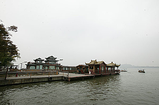 rong bach kim 888 mien phi