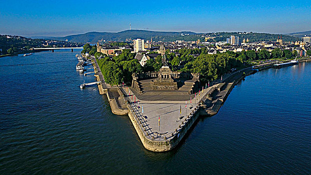quay thu
