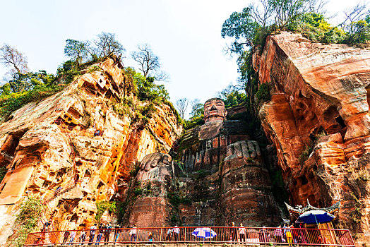 lo bach thu khung 3